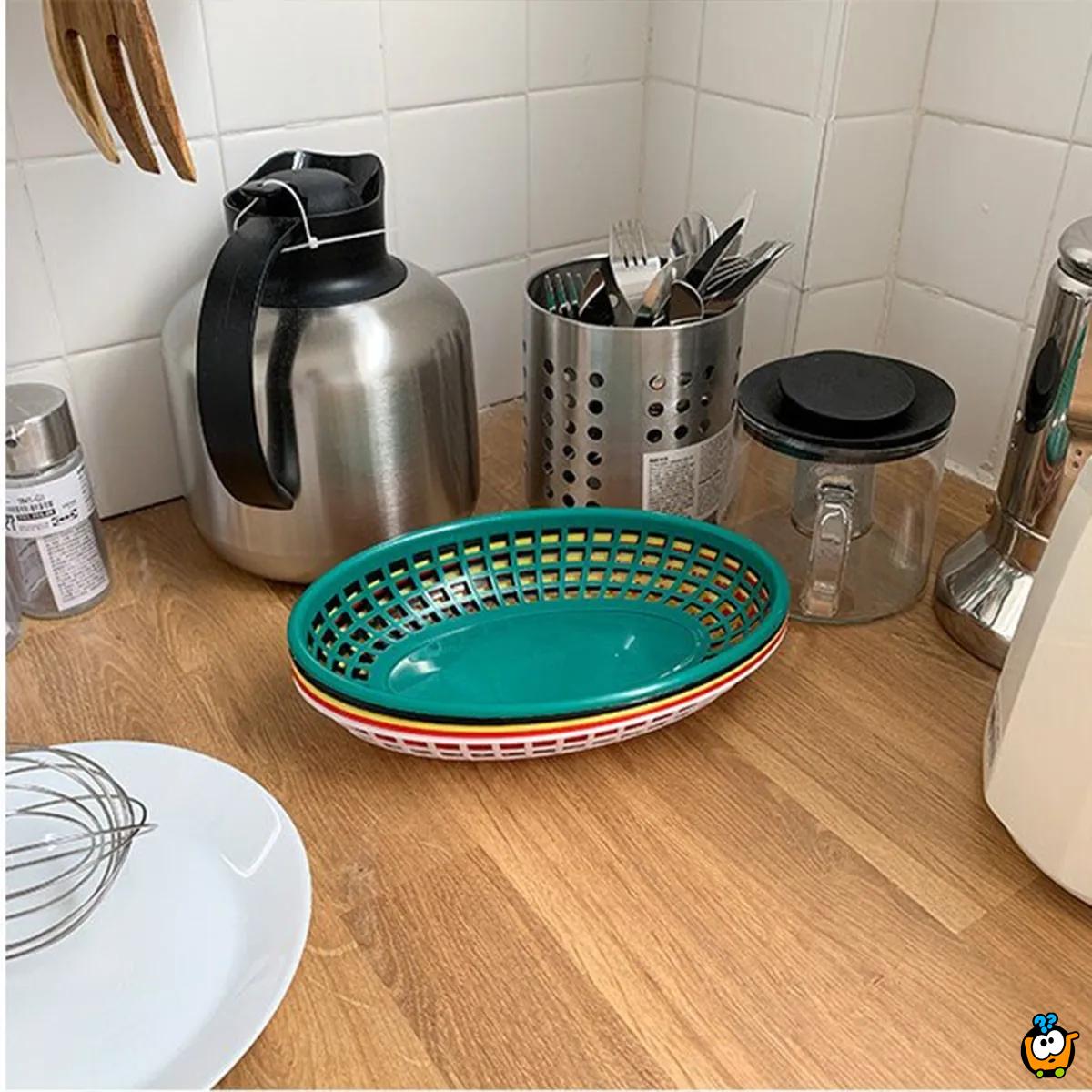 Retro plastična korpa za posluživanje hrane