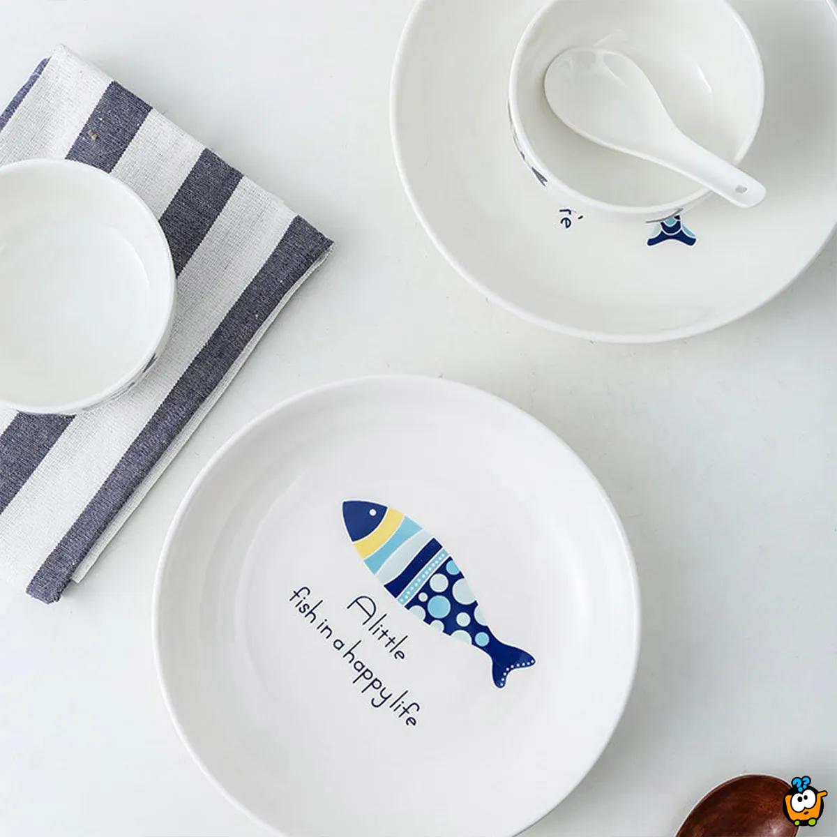 Happy Sea Life - porcelanski set tanjira i činija sa kašikama u poklon pakovanju